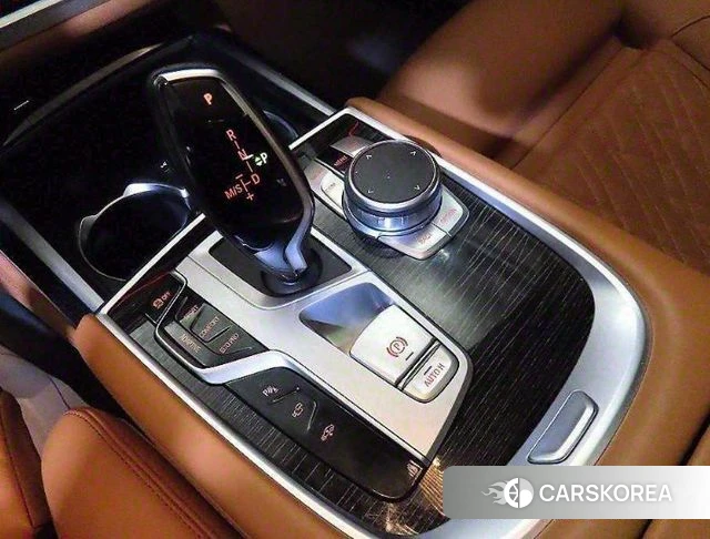 BMW 7 Series (G11) 2022 Жемчужный цвет из Кореи, фото 3