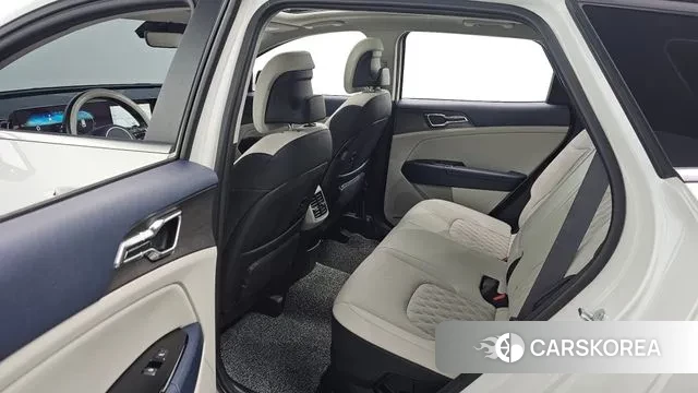 Kia Sportage 5th Generation Hybrid 2023 Белый из Кореи, фото 3