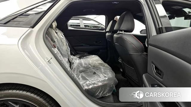 Hyundai The New Avante (CN7) 2024 Серебристо-серый из Кореи, фото 3