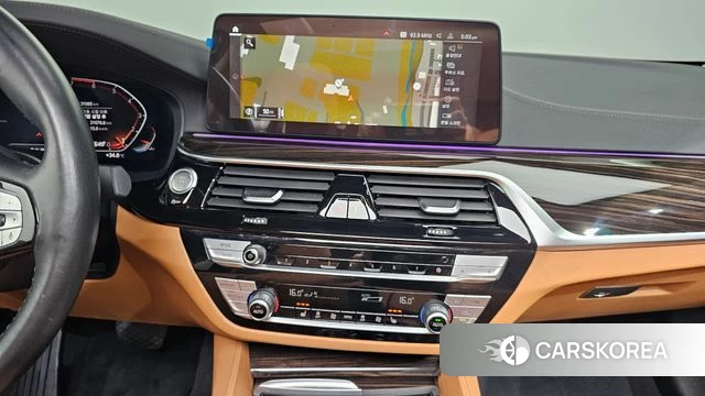 BMW 5 Series (G30) 2021 Белый из Кореи, фото 3