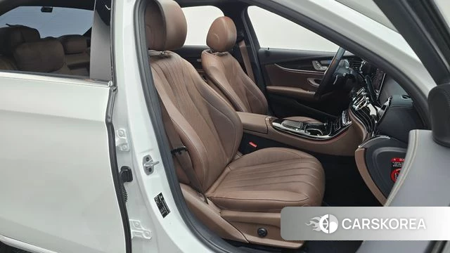 Mercedes-Benz E-Class W213 2021 Белый из Кореи, фото 3