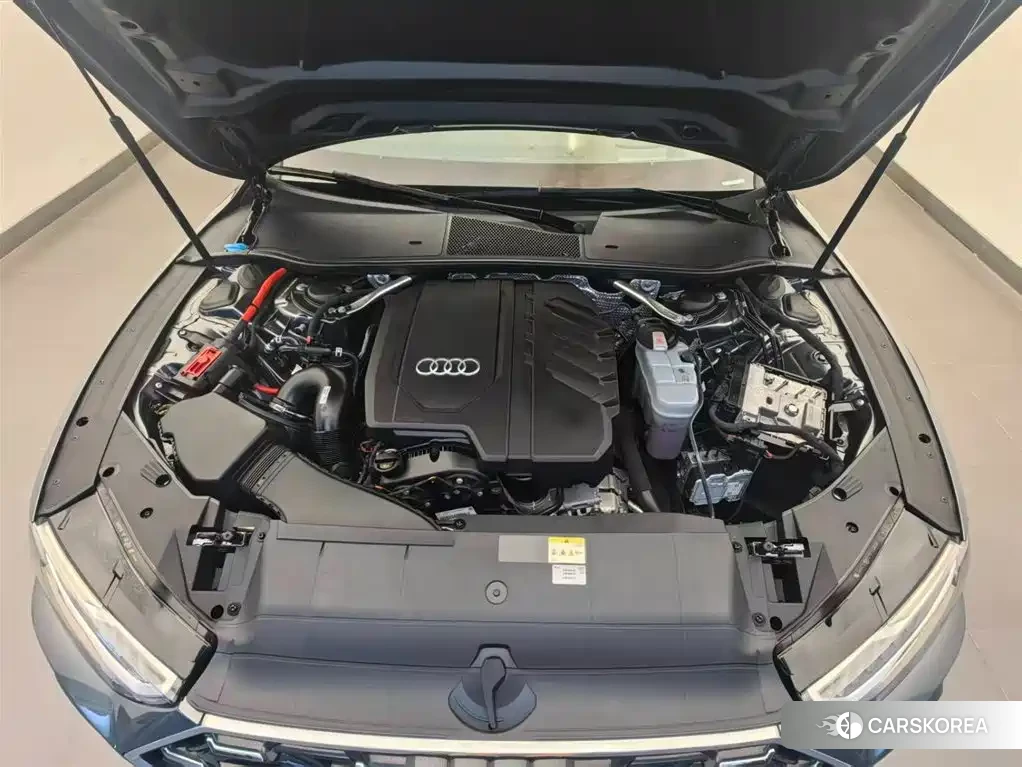 Audi A7 2025 Silver/gray из Китая, фото 3