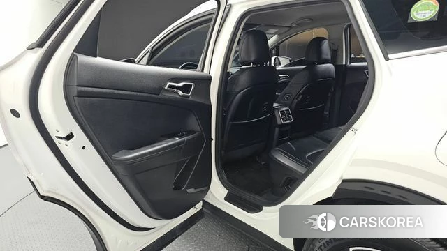 Kia Sportage 5th Generation Hybrid 2023 Белый из Кореи, фото 3