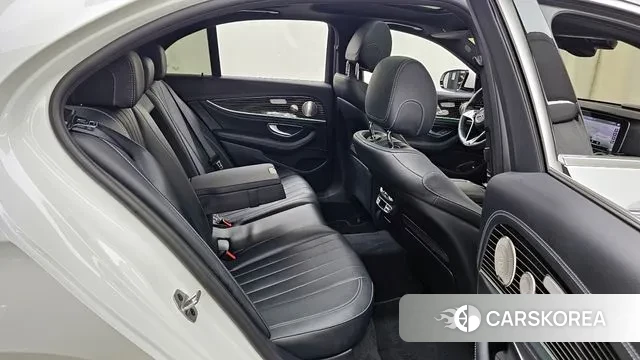 Mercedes-Benz E-Class W213 2022 Белый из Кореи, фото 3