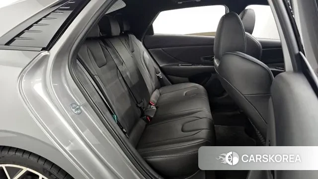 Hyundai Avante (CN7) 2023 Серебристо-серый из Кореи, фото 3