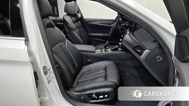 BMW 5 Series (G30) 2022 Белый из Кореи, фото 3