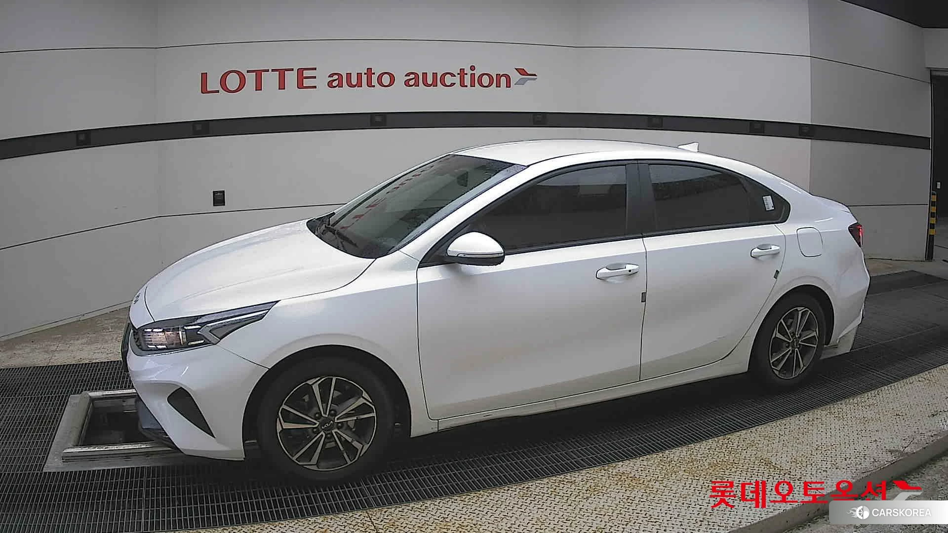 Kia K3 2022 Белый из Кореи, фото 3