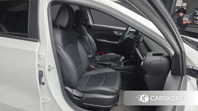 Kia The New K3 2nd generation 2021 Белый из Кореи, фото 3