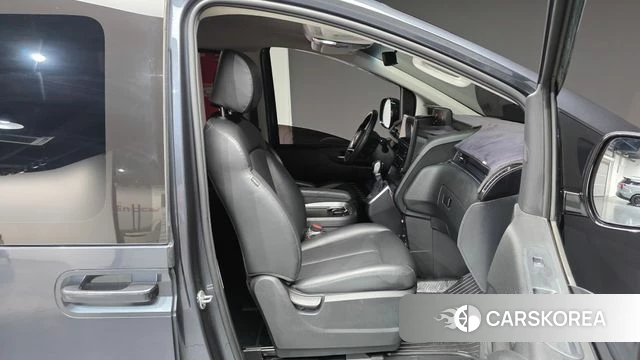 Hyundai Staria 2022 Серый из Кореи, фото 3