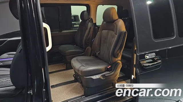 Hyundai Staria 2023 Черный из Кореи, фото 3