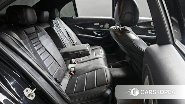 Mercedes-Benz E-Class W213 2023 Черный из Кореи, фото 3