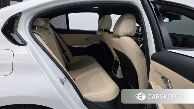 BMW 3 Series (G20) 2023 Белый из Кореи, фото 3