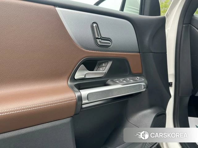 Mercedes-Benz GLB 2023 Белый из Китая, фото 3