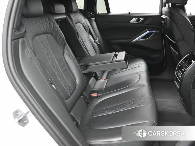 BMW X6 (G06) 2023 Белый из Кореи, фото 3