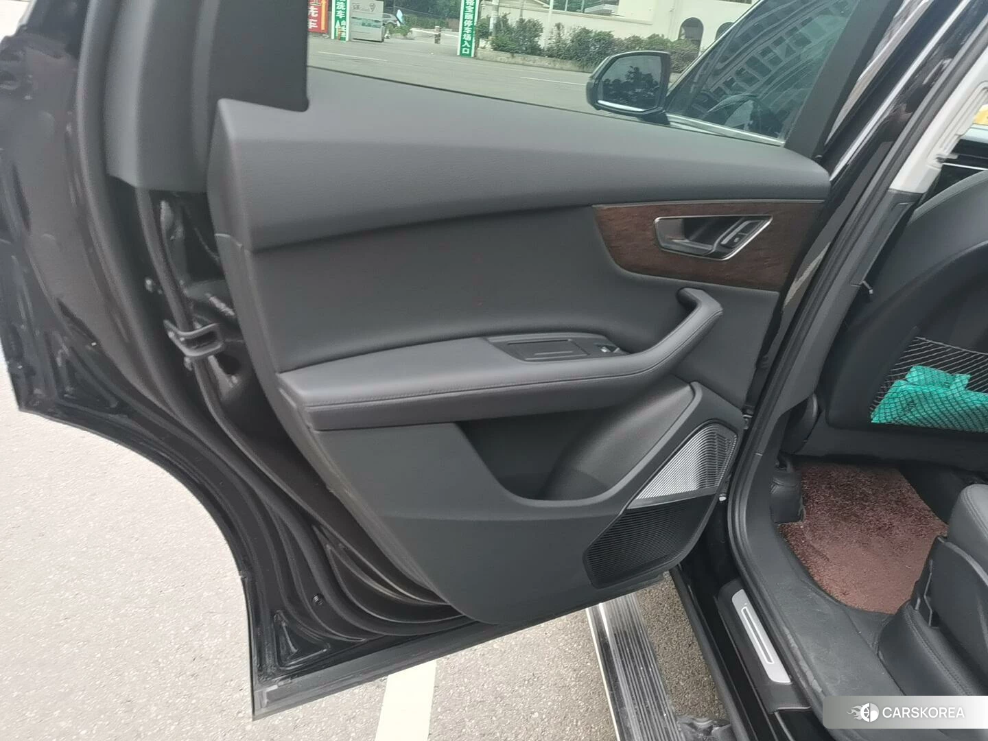 Audi Q7 2022 Черный из Китая, фото 3