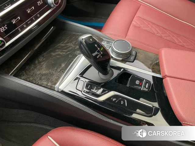 BMW 5 series 2021 Черный из Китая, фото 3