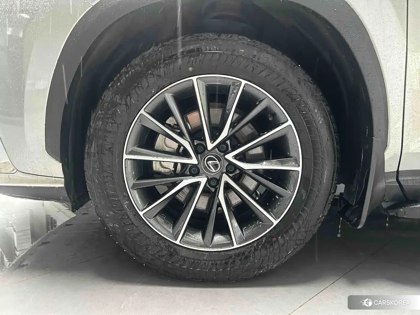 Lexus NX 2024 Silver/gray из Китая, фото 3