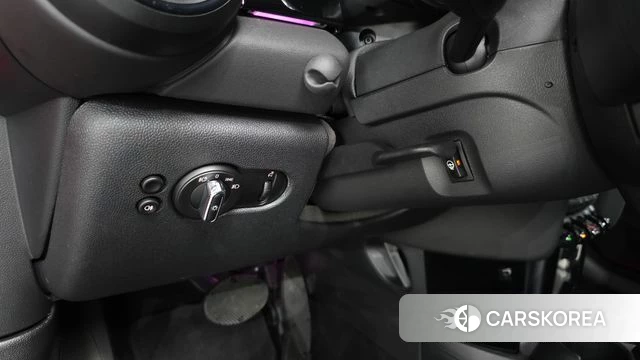 Mini Cooper 2023 Красный из Кореи, фото 3