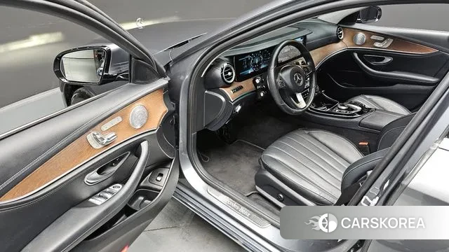 Mercedes-Benz E-Class W213 2018 Серый из Кореи, фото 3