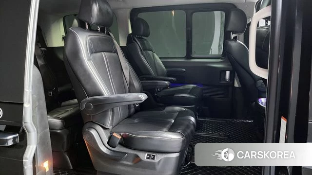Hyundai Staria 2023 Черный из Кореи, фото 3