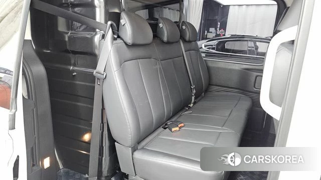 Hyundai Staria 2023 Белый из Кореи, фото 3