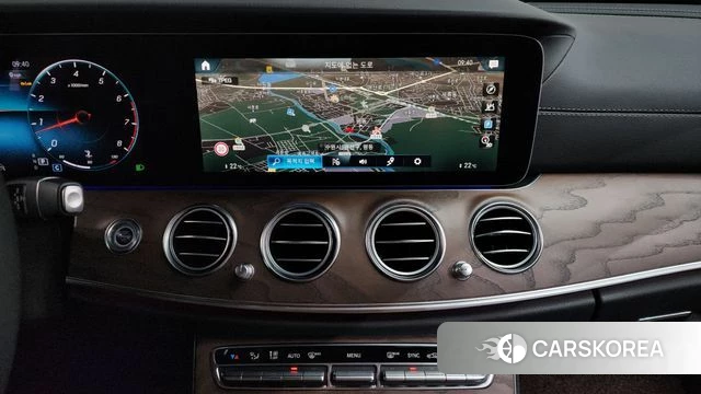Mercedes-Benz E-Class W213 2023 Белый из Кореи, фото 3