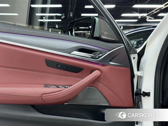 BMW 5 series PHEV 2021 Белый из Китая, фото 3