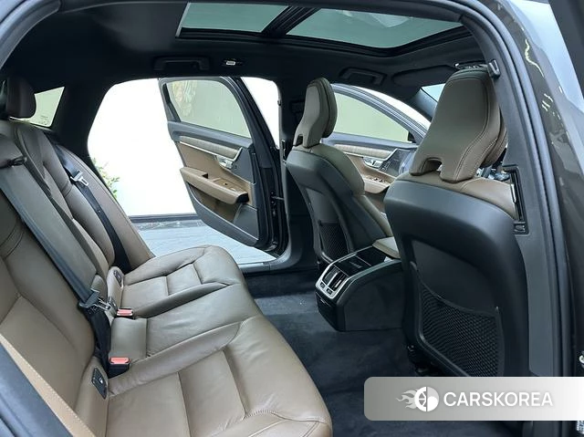 Volvo S90 2022 Темно-серый из Китая, фото 3