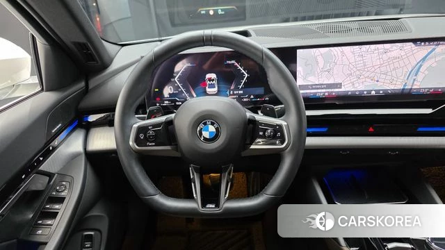 BMW 5 Series (G60) 2024 Белый из Кореи, фото 3