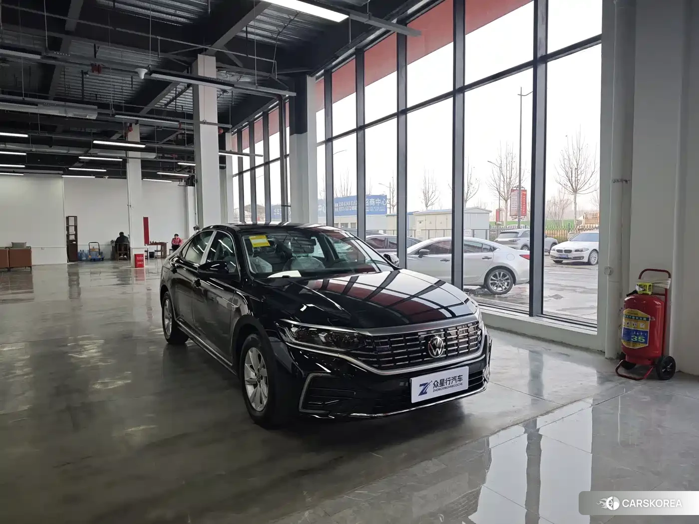 Volkswagen Passat plug-in hybrid 2025 Черный из Китая, фото 3