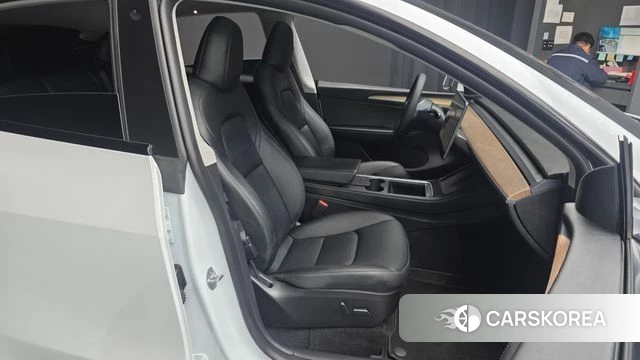 Tesla Model Y 2023 Белый из Кореи, фото 3