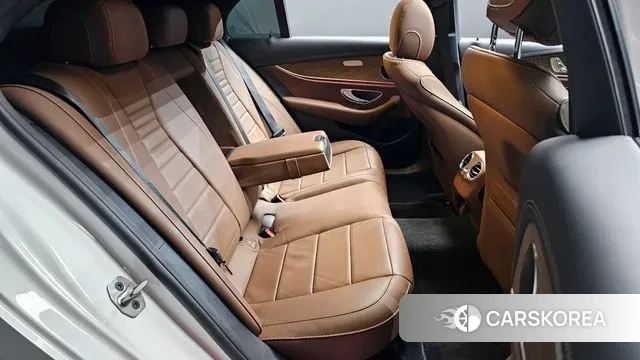 Mercedes-Benz E-Class W213 2022 Белый из Кореи, фото 3