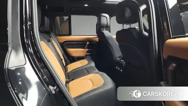 Land Rover Defender (L663) 2024 Черный из Кореи, фото 3