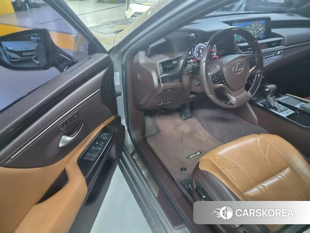 Lexus ES300h 7th generation 2018 Песочный из Кореи, фото 3
