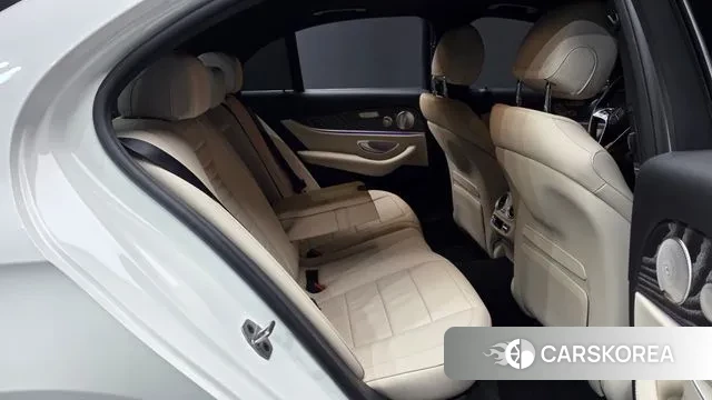 Mercedes-Benz E-Class W213 2022 Белый из Кореи, фото 3