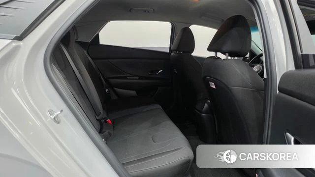 Hyundai Avante (CN7) 2021 Серебристо-серый из Кореи, фото 3