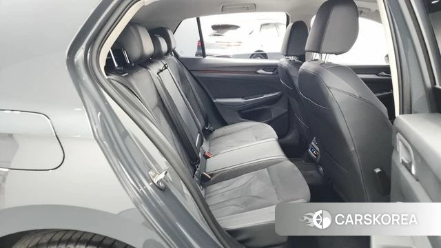 Volkswagen Golf 8th Generation 2025 Серый из Кореи, фото 3