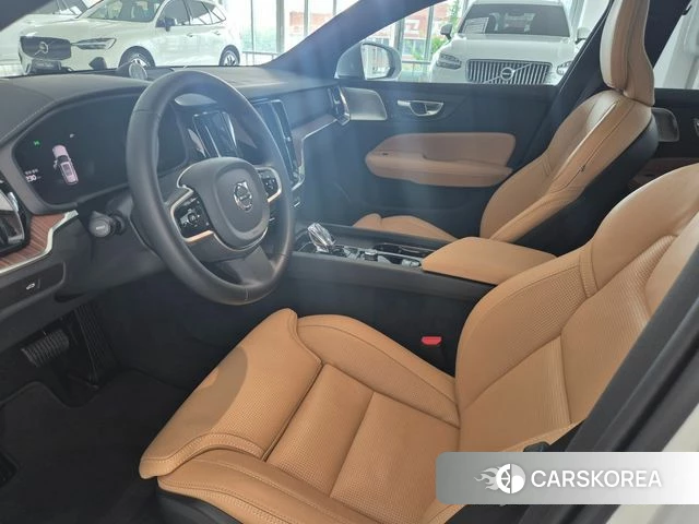 Volvo V60 Cross-Country 2nd Generation 2025 Белый из Кореи, фото 3