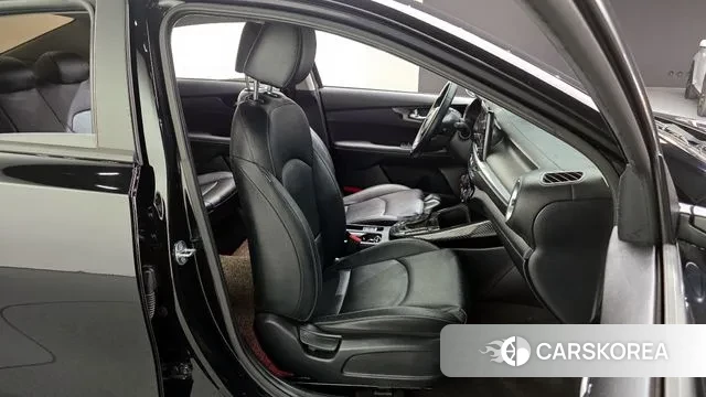 Kia The New K3 2nd generation 2023 Черный из Кореи, фото 3