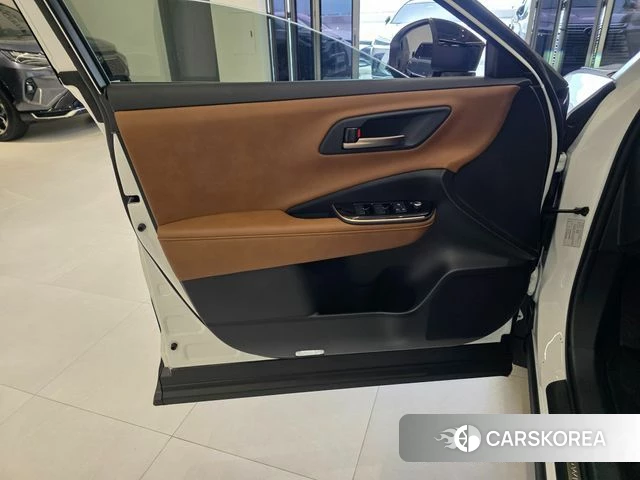 Toyota Crown Crossover 2025 Белый из Кореи, фото 3