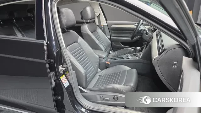 Volkswagen Passat GT (B8) 2021 Черный из Кореи, фото 3