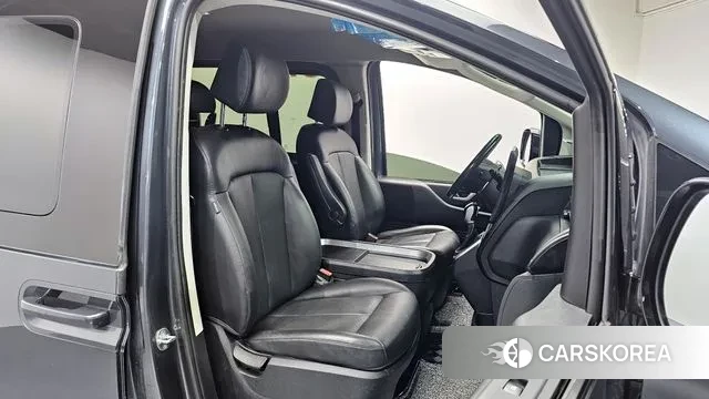 Hyundai Staria 2023 Серый из Кореи, фото 3