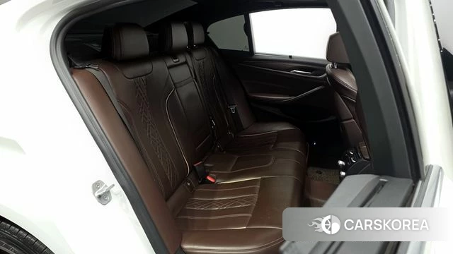 BMW 5 Series (G30) 2018 Белый из Кореи, фото 3