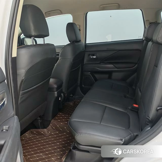 Mitsubishi  Outlander 2021 Белый из Китая, фото 3
