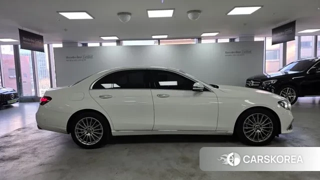 Mercedes-Benz E-Class W213 2023 Белый из Кореи, фото 3