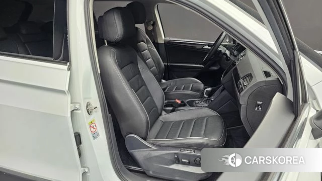 Volkswagen Tiguan second Generation 2023 Белый из Кореи, фото 3