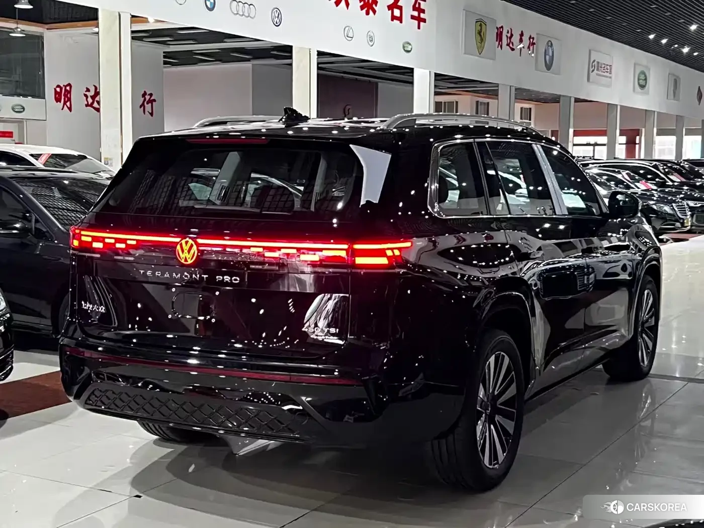 Volkswagen Touareg 2026 Черный из Китая, фото 3