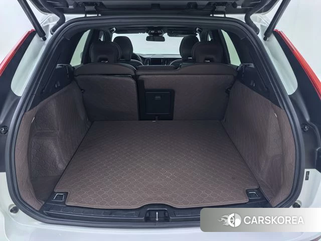 Volvo XC60 2023 Белый из Китая, фото 3
