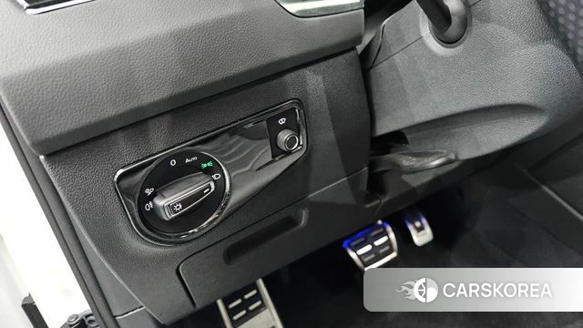 Volkswagen Tiguan second Generation 2022 Белый из Кореи, фото 3