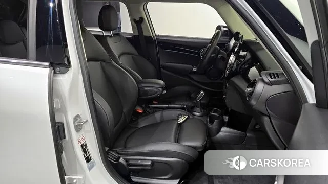 Mini Cooper 2024 Белый из Кореи, фото 3